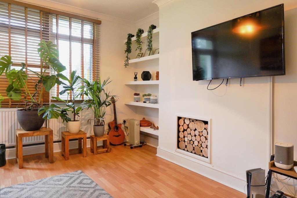 59 Thornton Gardens, London, SW12 0LQ