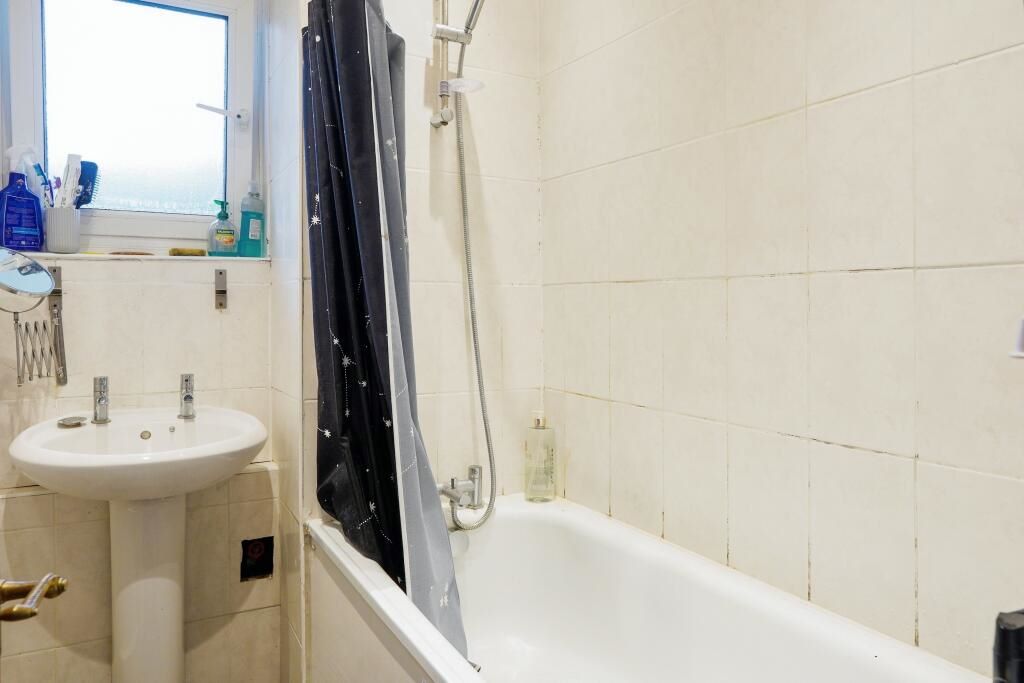 59 Thornton Gardens, London, SW12 0LQ