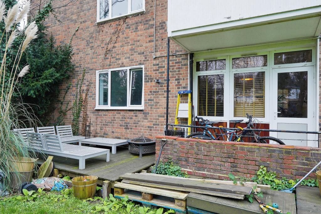 59 Thornton Gardens, London, SW12 0LQ