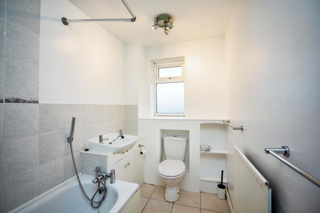 35 Gilbert Close, Swanscombe, Kent, DA10 0NH