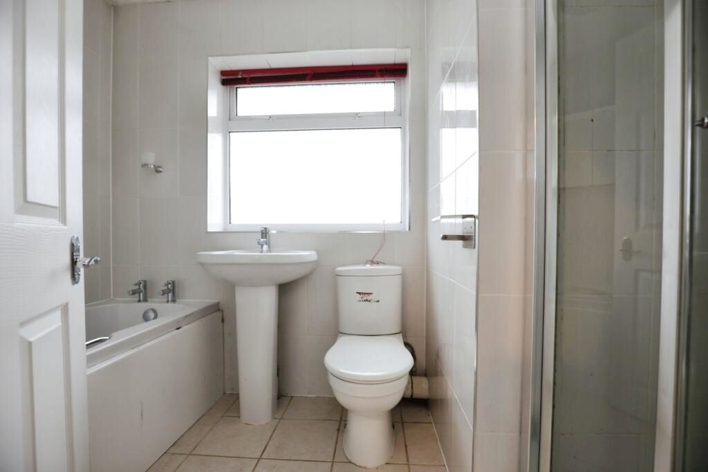 Rugby, Warwickshire, CV21 4NQ - Online Auctions