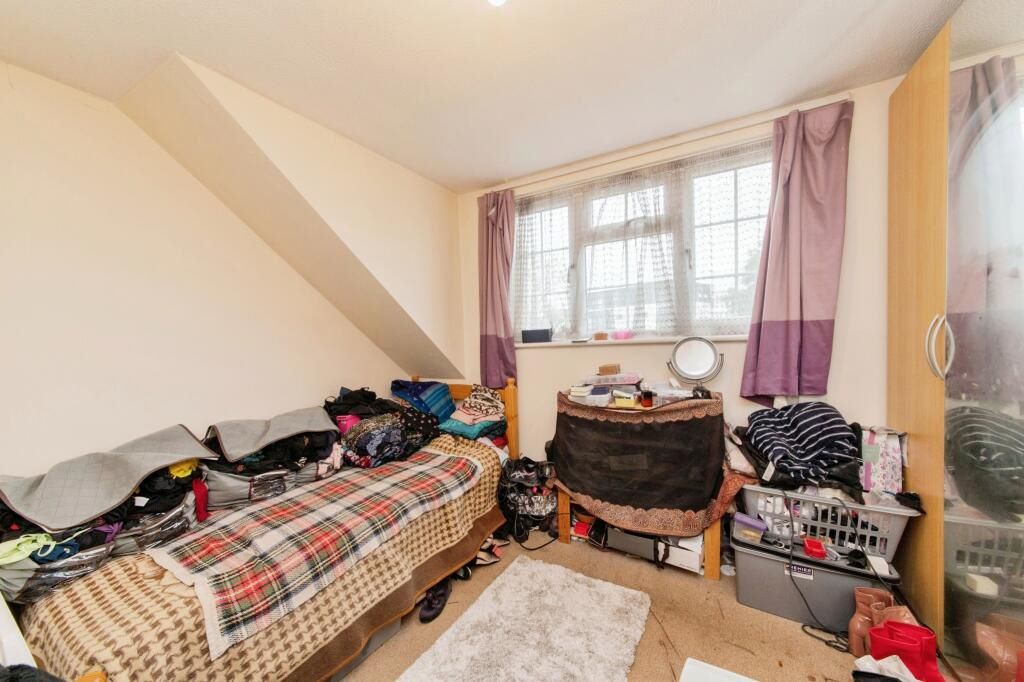 18 Bramble Close, STANMORE, Middlesex, HA7 1QX