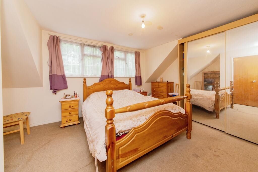 18 Bramble Close, STANMORE, Middlesex, HA7 1QX