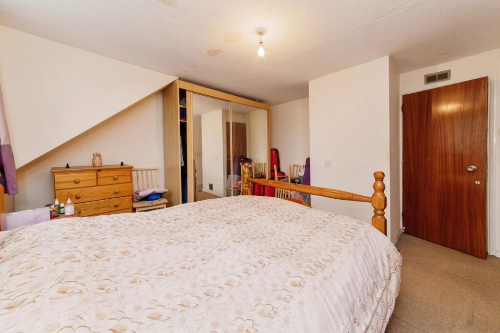 18 Bramble Close, STANMORE, Middlesex, HA7 1QX