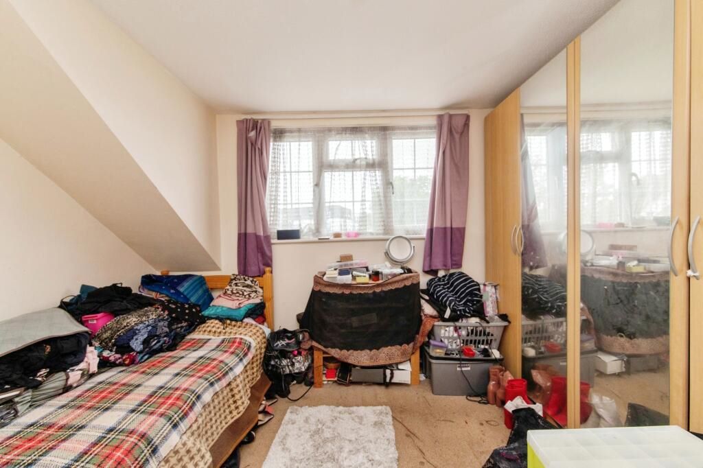 18 Bramble Close, STANMORE, Middlesex, HA7 1QX