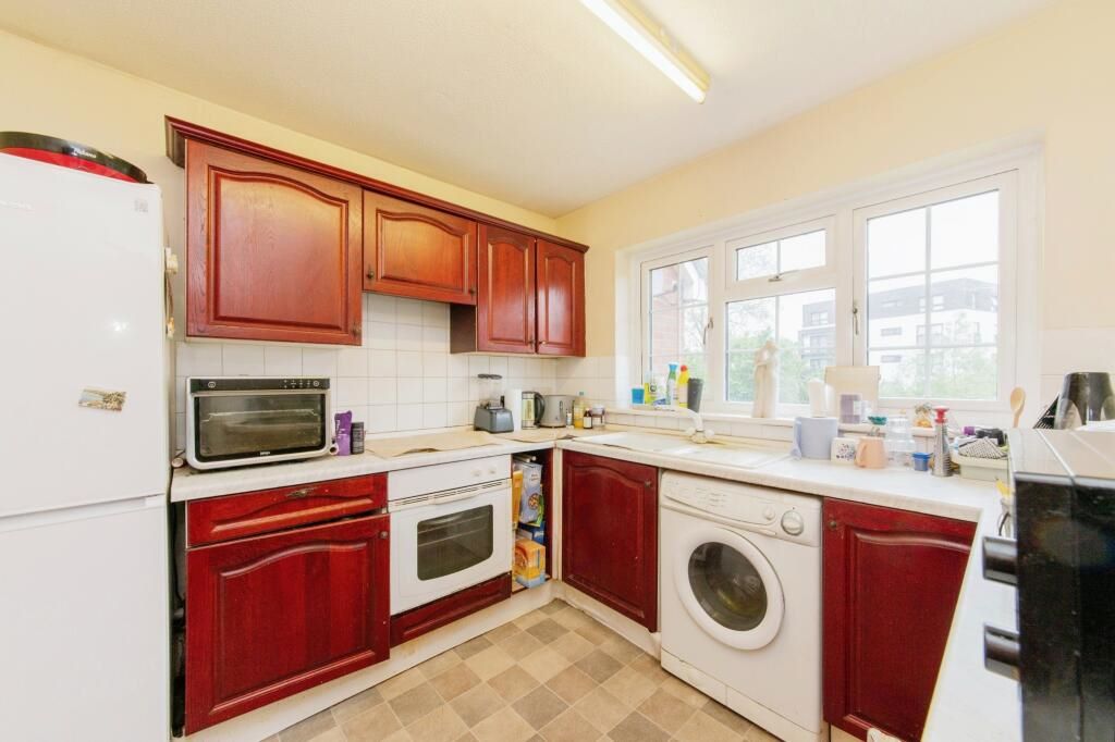 18 Bramble Close, STANMORE, Middlesex, HA7 1QX