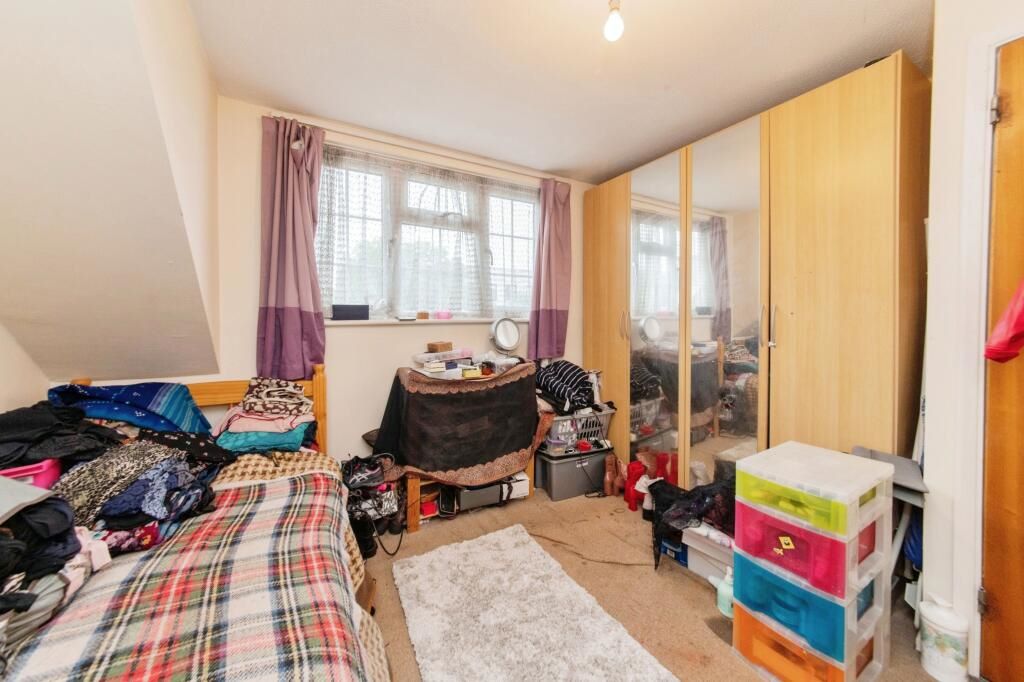 18 Bramble Close, STANMORE, Middlesex, HA7 1QX