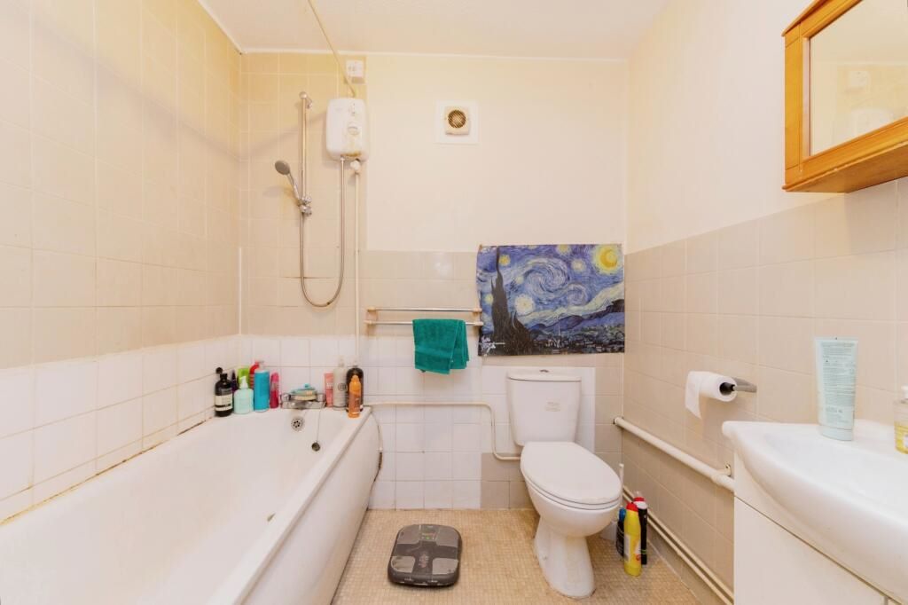 18 Bramble Close, STANMORE, Middlesex, HA7 1QX