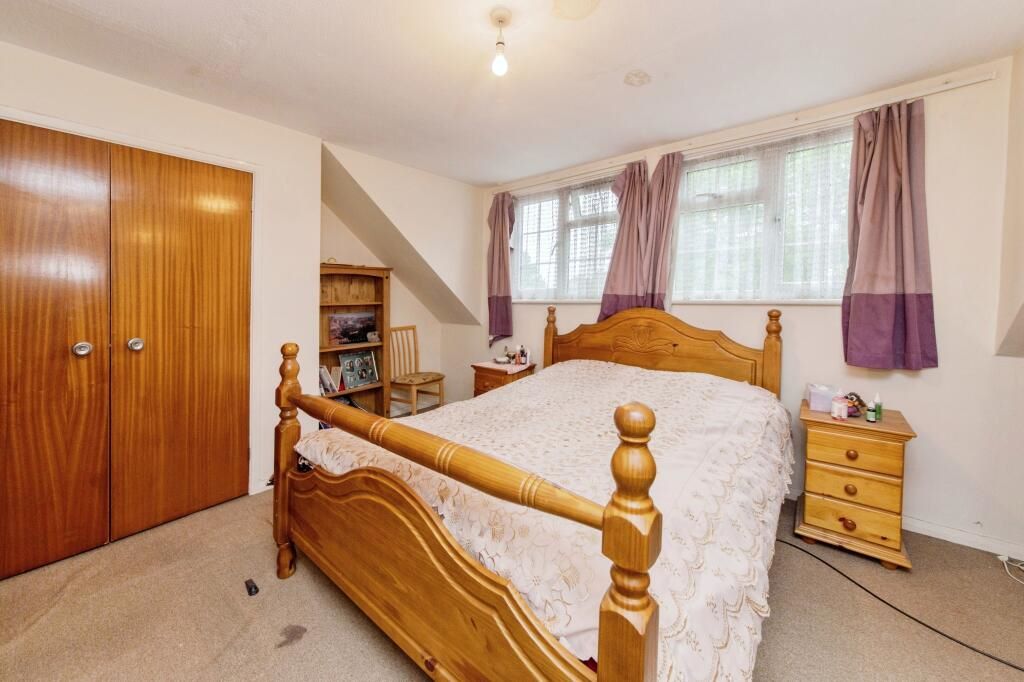 18 Bramble Close, STANMORE, Middlesex, HA7 1QX