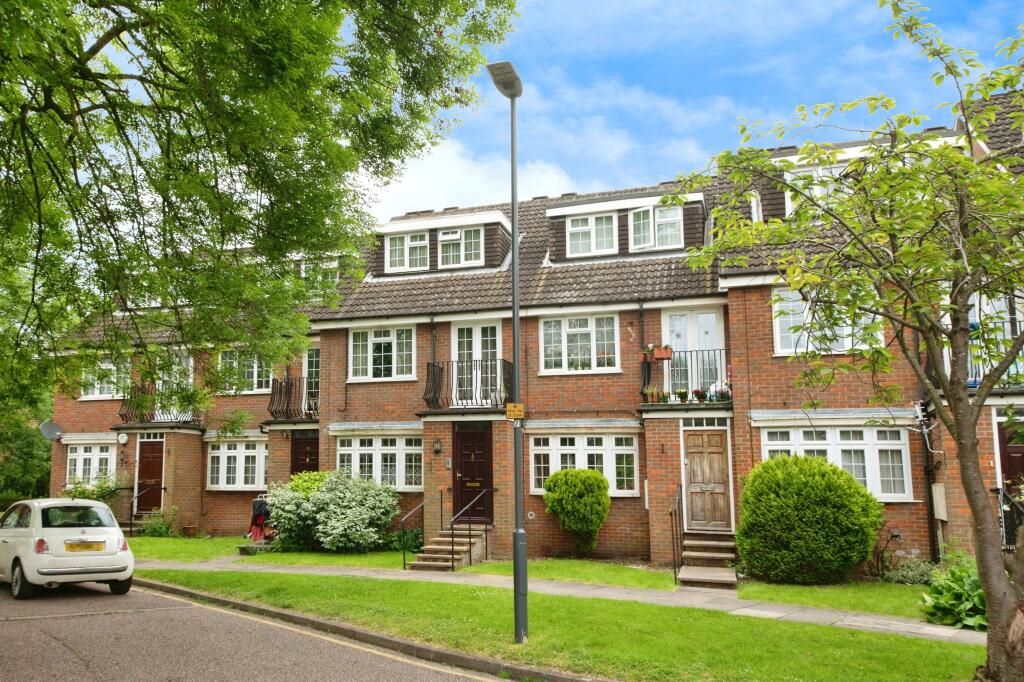 18 Bramble Close, STANMORE, Middlesex, HA7 1QX