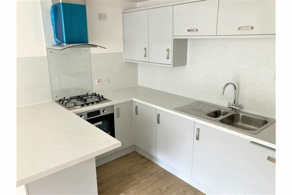 Flat 16 Fleet Court, 26 Fleet Street, Torquay, Devon, TQ1 1DR