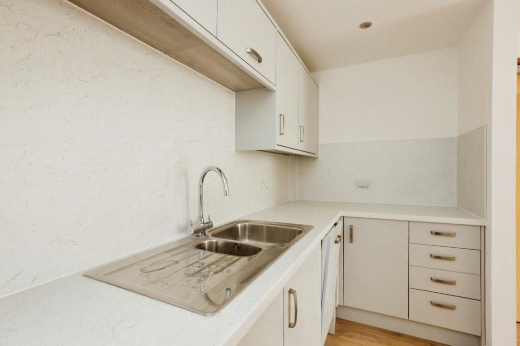 Flat 16 Fleet Court, 26 Fleet Street, Torquay, Devon, TQ1 1DR