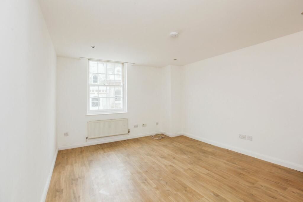 Flat 16 Fleet Court, 26 Fleet Street, Torquay, Devon, TQ1 1DR