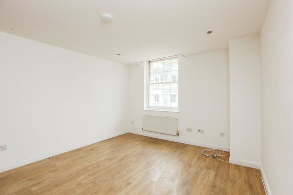 Flat 16 Fleet Court, 26 Fleet Street, Torquay, Devon, TQ1 1DR