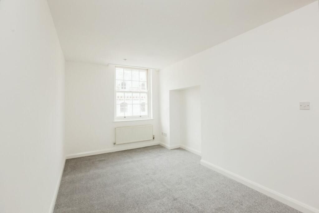 Flat 16 Fleet Court, 26 Fleet Street, Torquay, Devon, TQ1 1DR