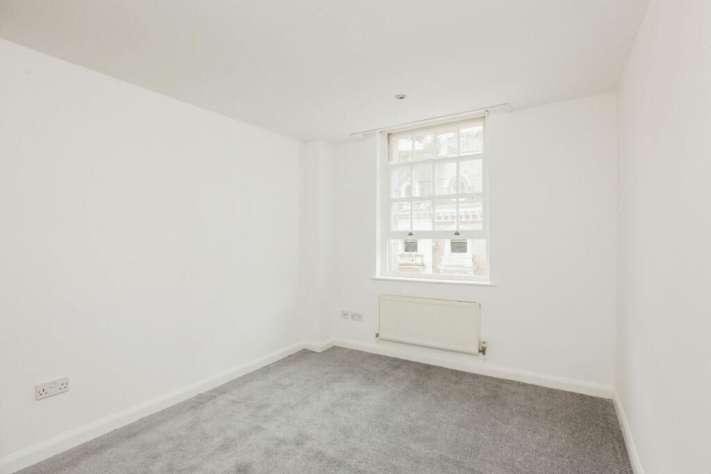 Flat 16 Fleet Court, 26 Fleet Street, Torquay, Devon, TQ1 1DR