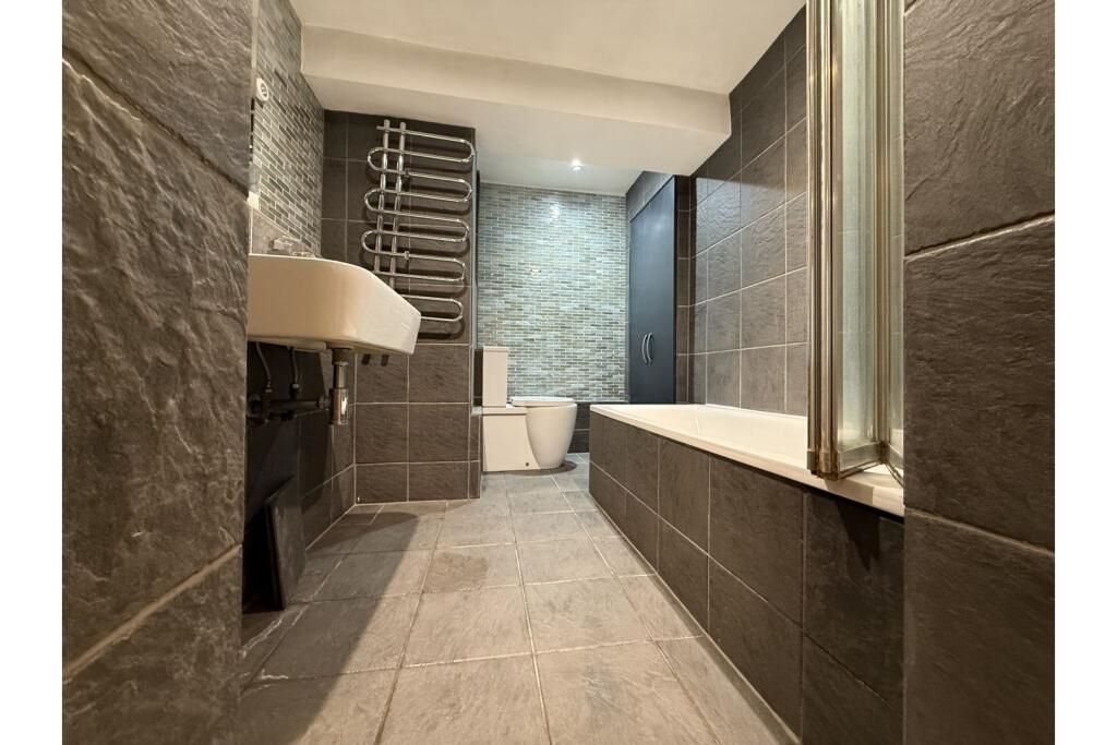 1a Courtenay Towers Courtenay Terrace, Hove, East Sussex, BN3 2WF