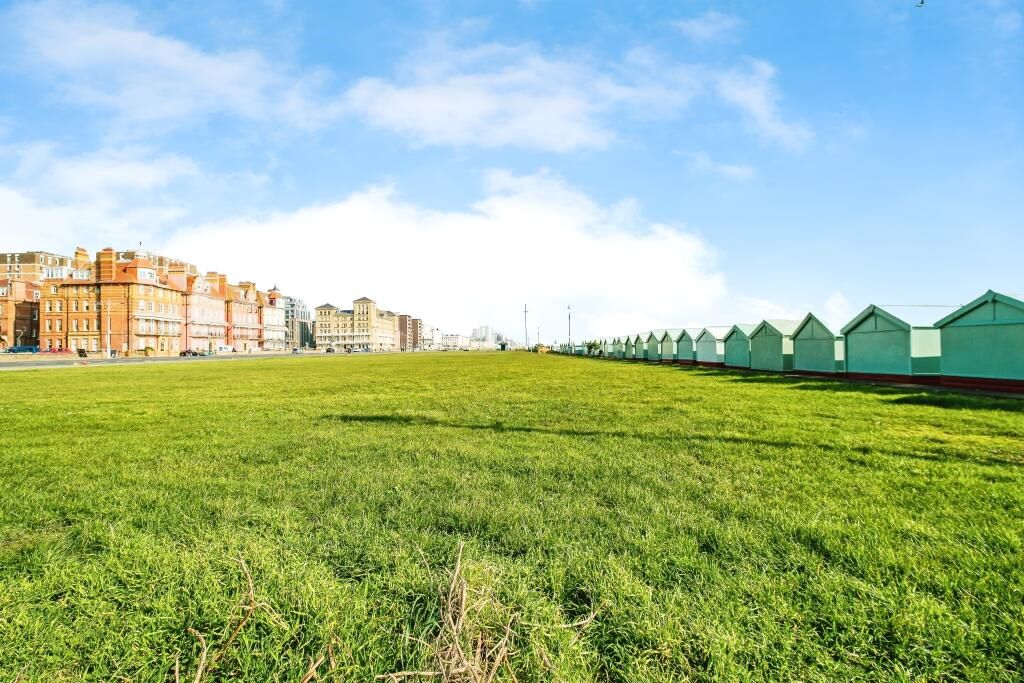 1a Courtenay Towers Courtenay Terrace, Hove, East Sussex, BN3 2WF