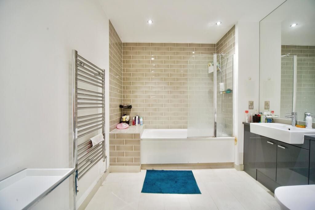 Flat 5 Baillie Apartments, 31 Lock Side Way, London, E16 2JQ