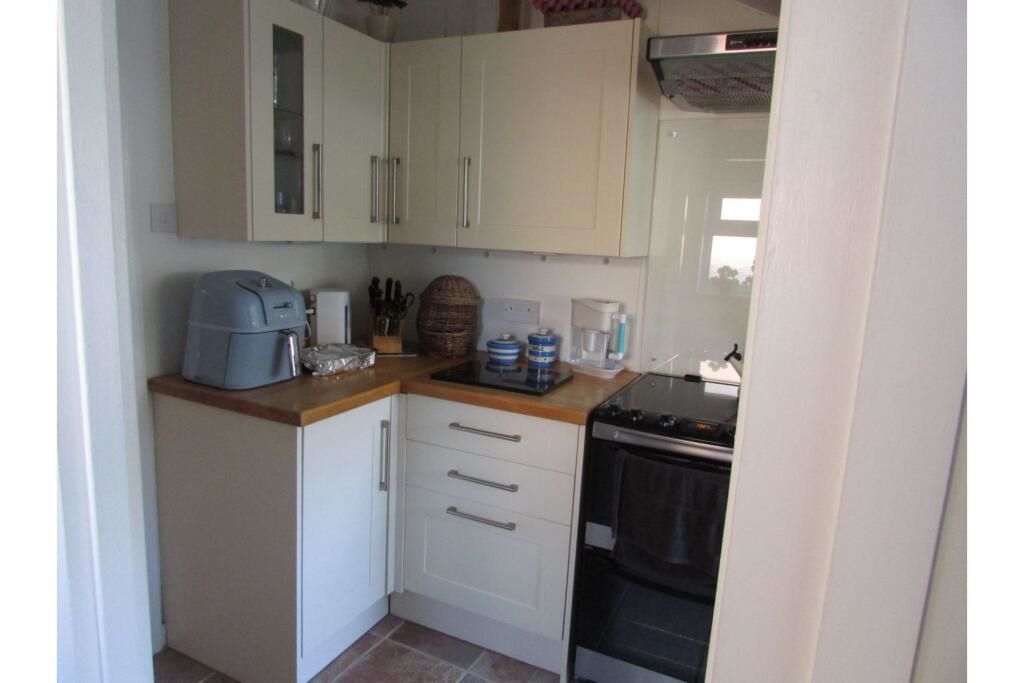 41 Gloucester Place, Littlehampton, West Sussex, BN17 7AL