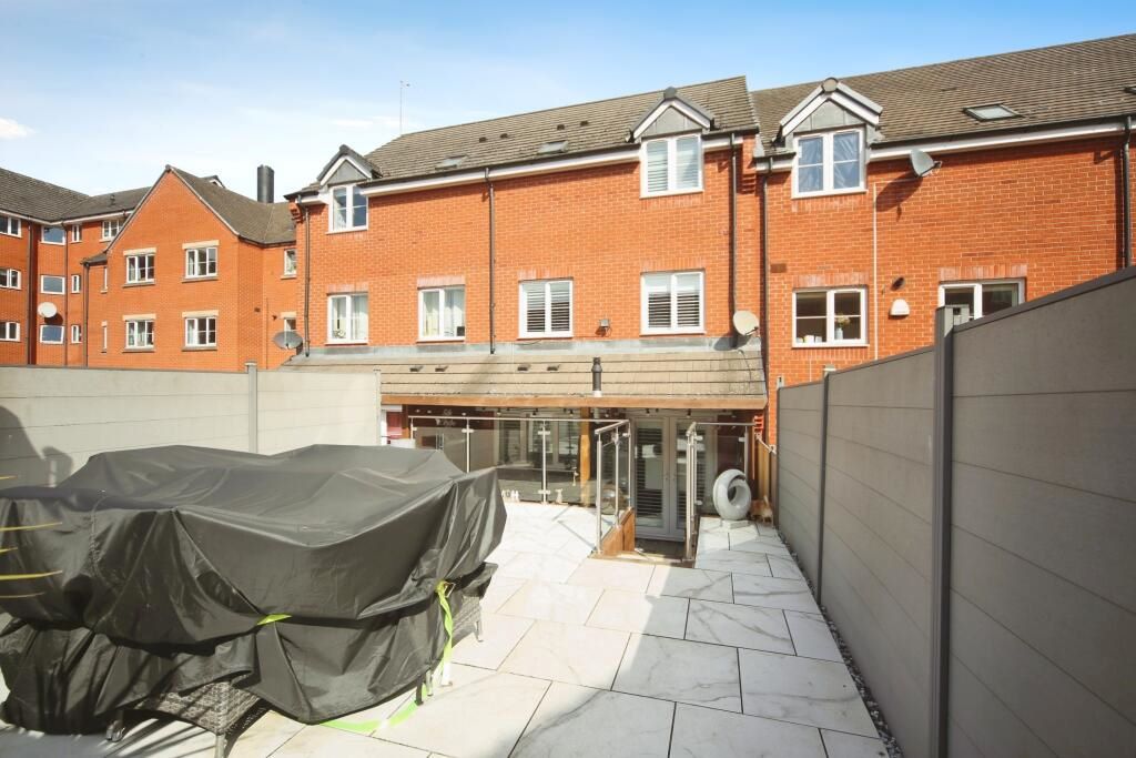 9 Quayle Court, Kidderminster, Worcestershire, DY11 6SQ