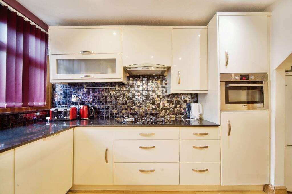 93 Mackenzie Road, London, N7 8QY