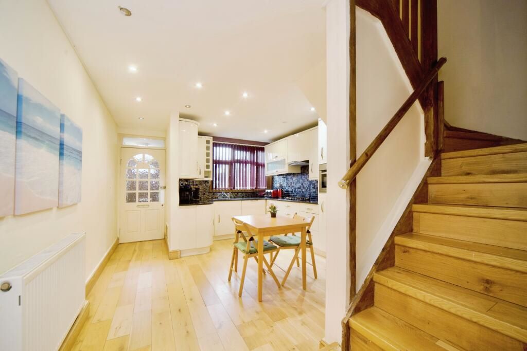 93 Mackenzie Road, London, N7 8QY