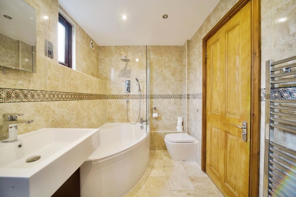 93 Mackenzie Road, London, N7 8QY