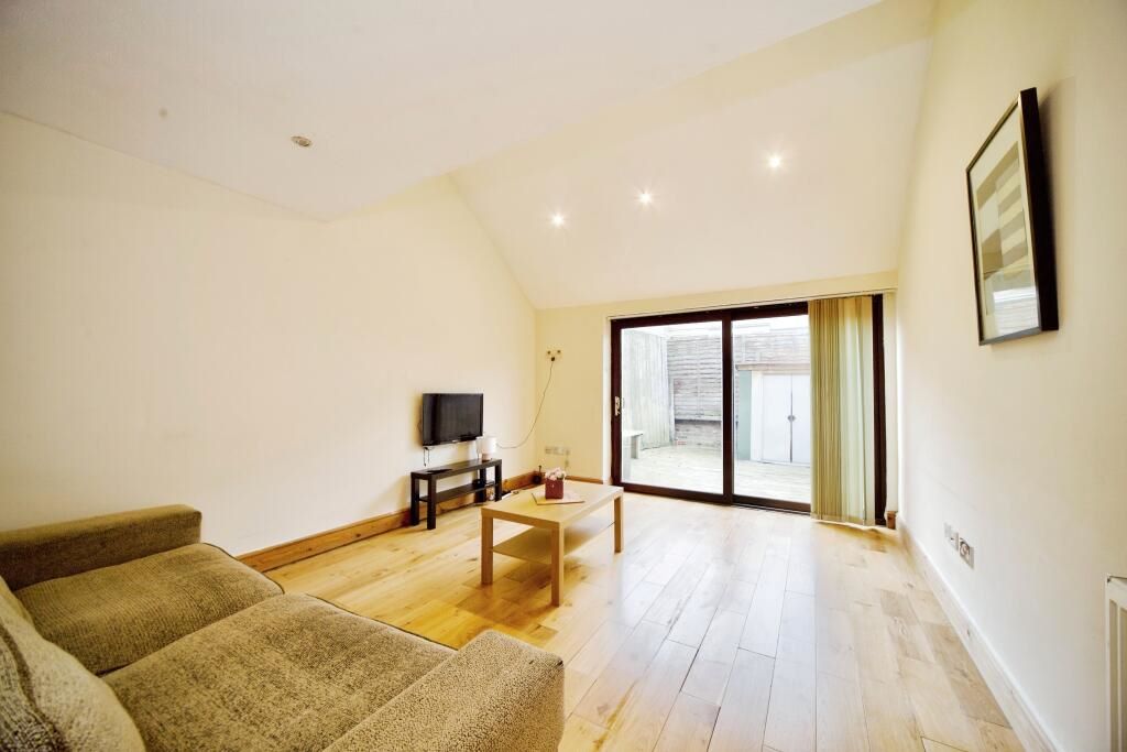 93 Mackenzie Road, London, N7 8QY