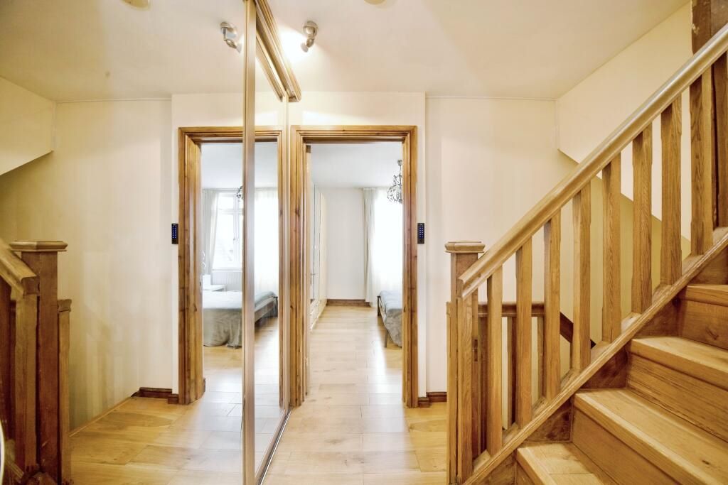 93 Mackenzie Road, London, N7 8QY