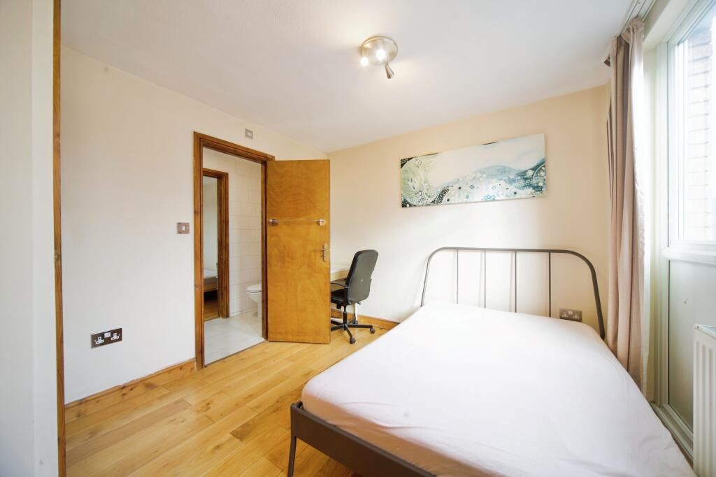 93 Mackenzie Road, London, N7 8QY