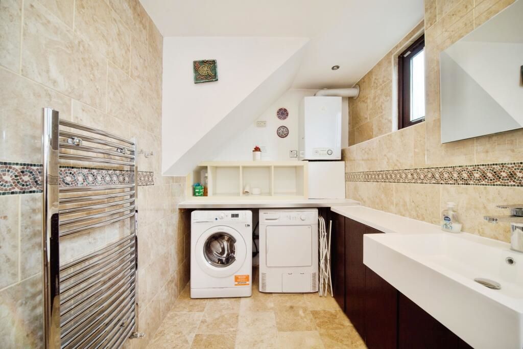 93 Mackenzie Road, London, N7 8QY