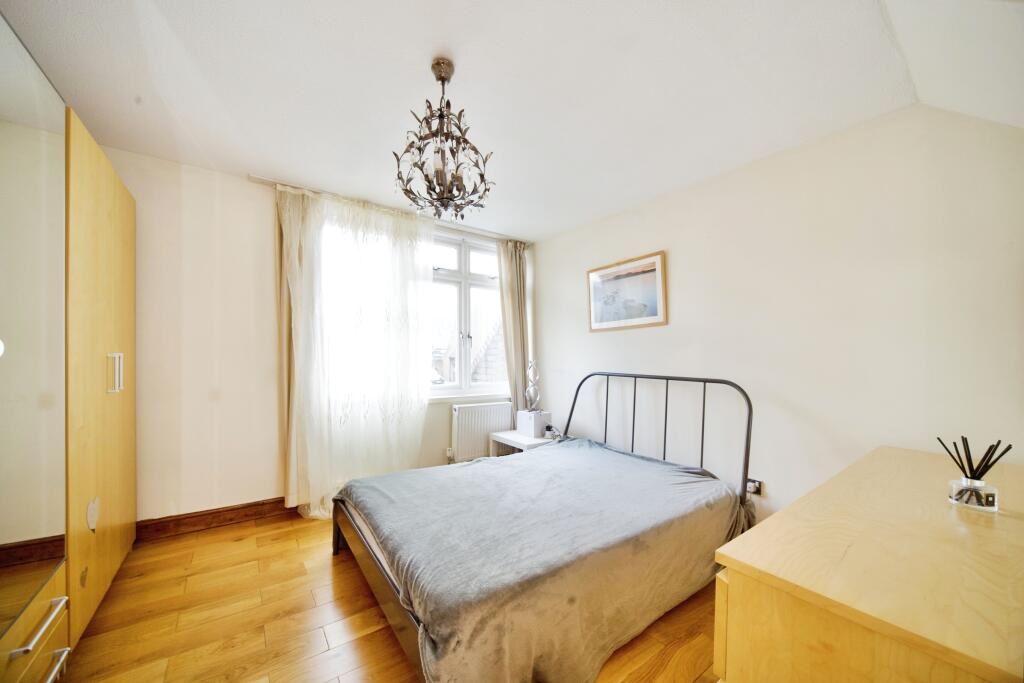 93 Mackenzie Road, London, N7 8QY