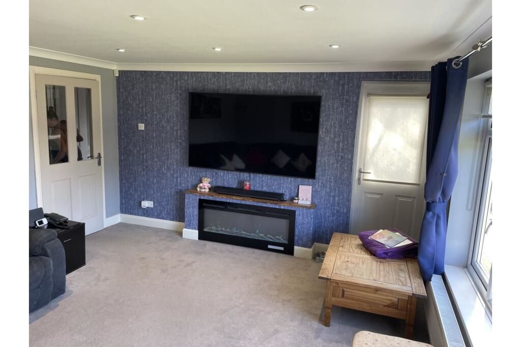 Flat 14 Blake House, Queensmead Road, Loudwater, High Wycombe, Buckinghamshire, HP10 9XE