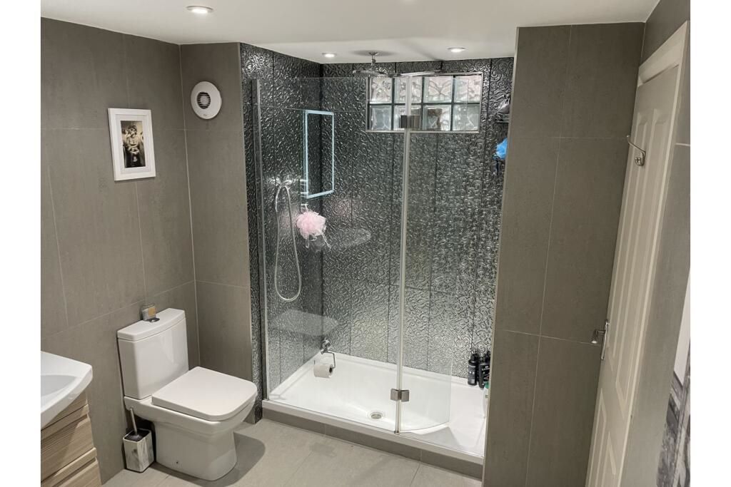 Flat 14 Blake House, Queensmead Road, Loudwater, High Wycombe, Buckinghamshire, HP10 9XE