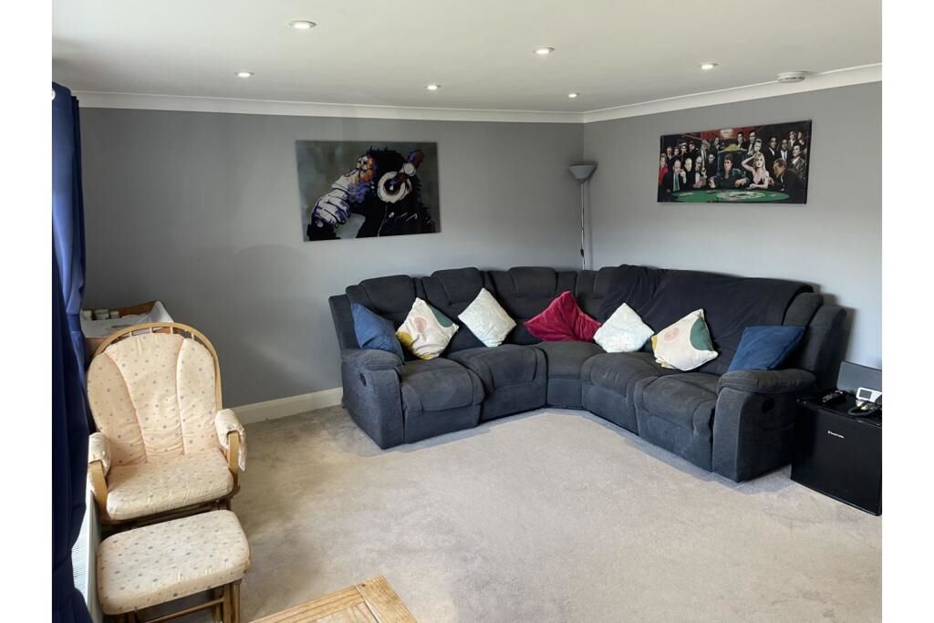 Flat 14 Blake House, Queensmead Road, Loudwater, High Wycombe, Buckinghamshire, HP10 9XE