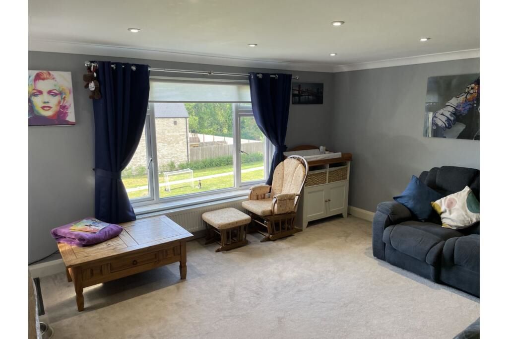 Flat 14 Blake House, Queensmead Road, Loudwater, High Wycombe, Buckinghamshire, HP10 9XE