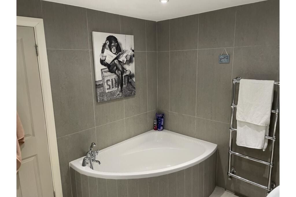 Flat 14 Blake House, Queensmead Road, Loudwater, High Wycombe, Buckinghamshire, HP10 9XE