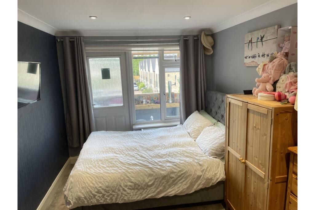 Flat 14 Blake House, Queensmead Road, Loudwater, High Wycombe, Buckinghamshire, HP10 9XE