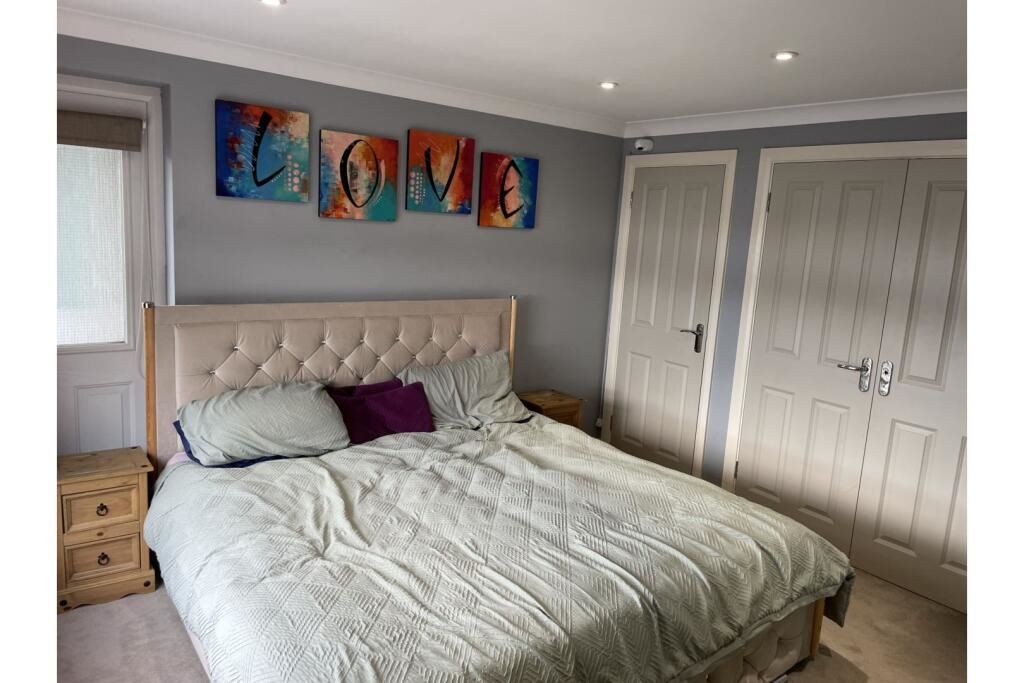 Flat 14 Blake House, Queensmead Road, Loudwater, High Wycombe, Buckinghamshire, HP10 9XE