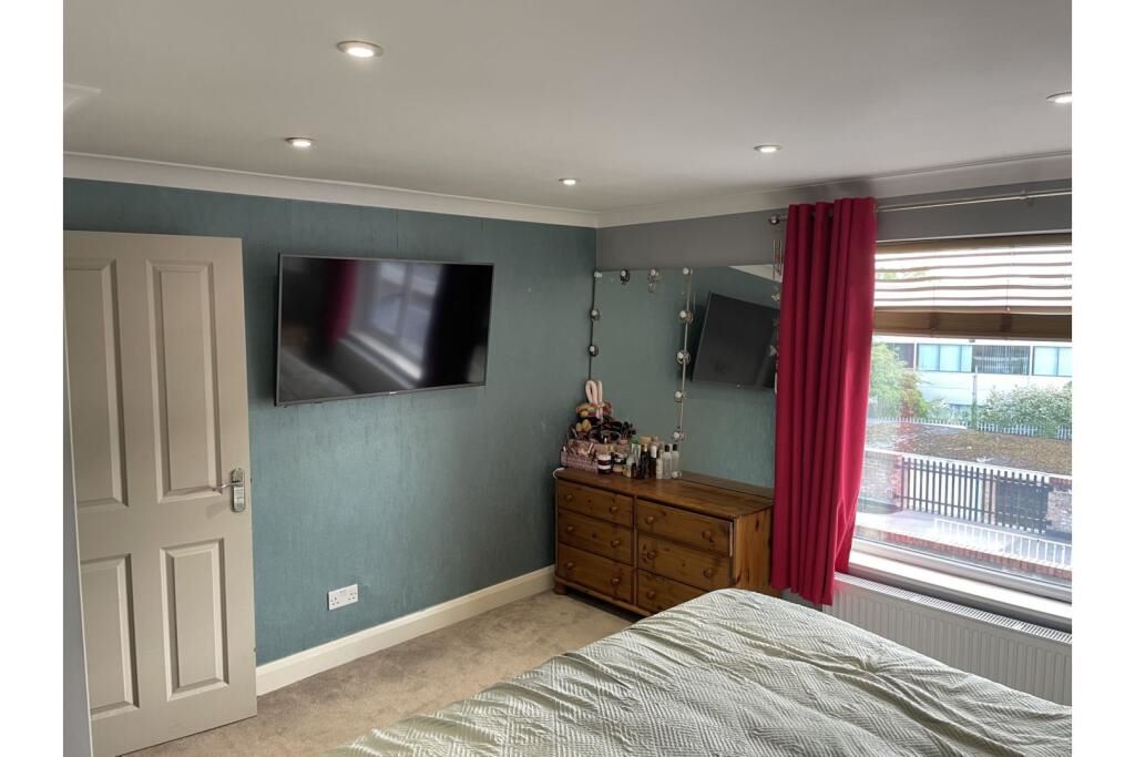 Flat 14 Blake House, Queensmead Road, Loudwater, High Wycombe, Buckinghamshire, HP10 9XE
