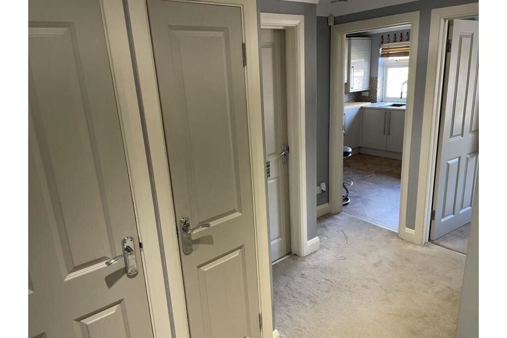 Flat 14 Blake House, Queensmead Road, Loudwater, High Wycombe, Buckinghamshire, HP10 9XE