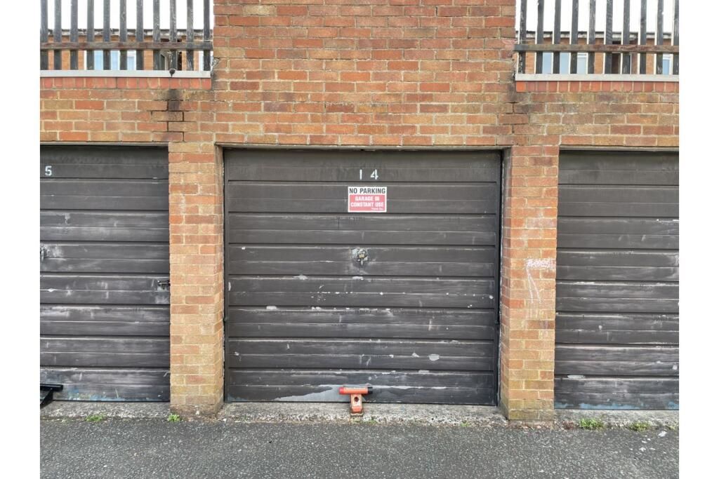 Flat 14 Blake House, Queensmead Road, Loudwater, High Wycombe, Buckinghamshire, HP10 9XE