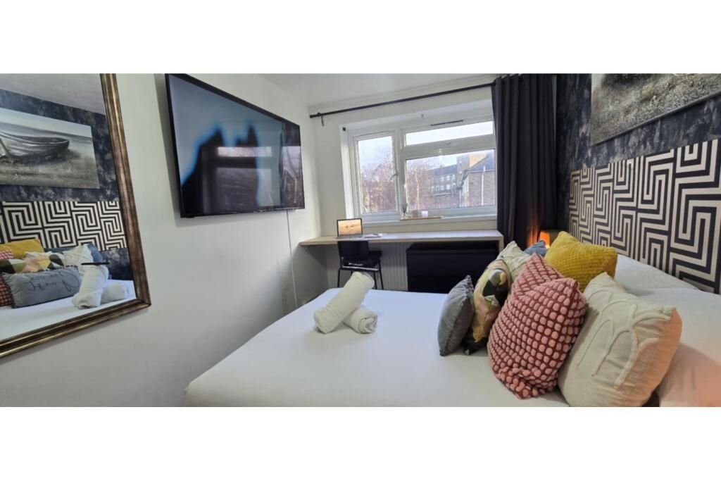 Flat 7 Lynde House, Gauden Road, London, SW4 6LN