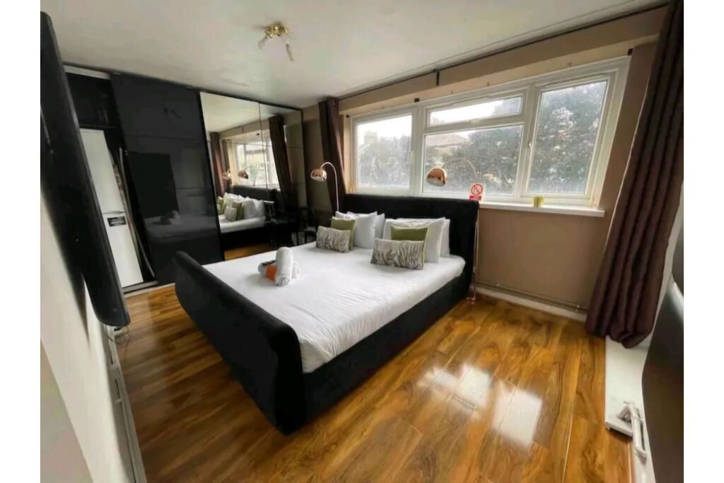 Flat 7 Lynde House, Gauden Road, London, SW4 6LN