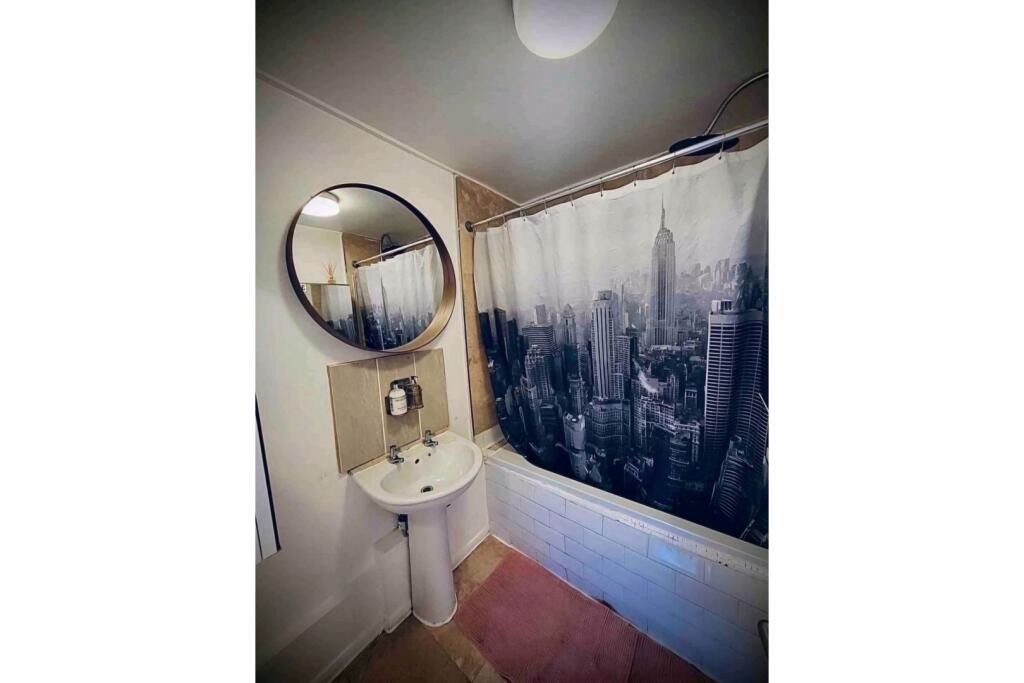 Flat 7 Lynde House, Gauden Road, London, SW4 6LN