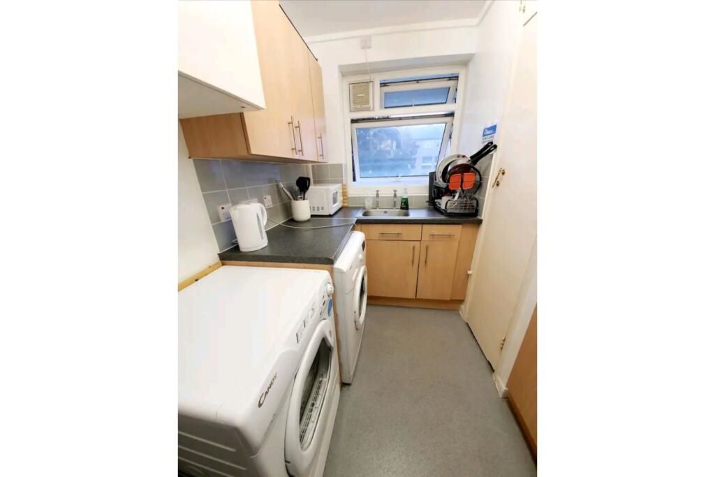 Flat 7 Lynde House, Gauden Road, London, SW4 6LN