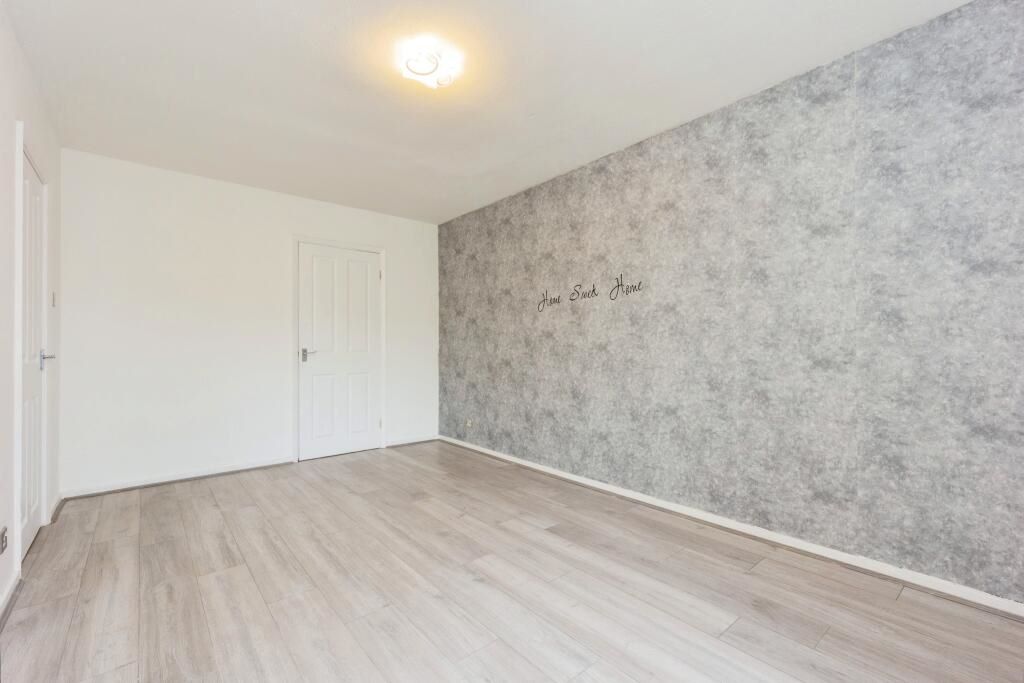 61 Kershaw Street, Glossop, Derbyshire, SK13 8NN