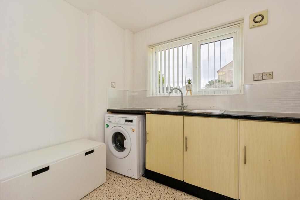 61 Kershaw Street, Glossop, Derbyshire, SK13 8NN