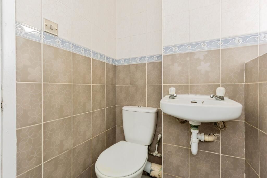 61 Kershaw Street, Glossop, Derbyshire, SK13 8NN